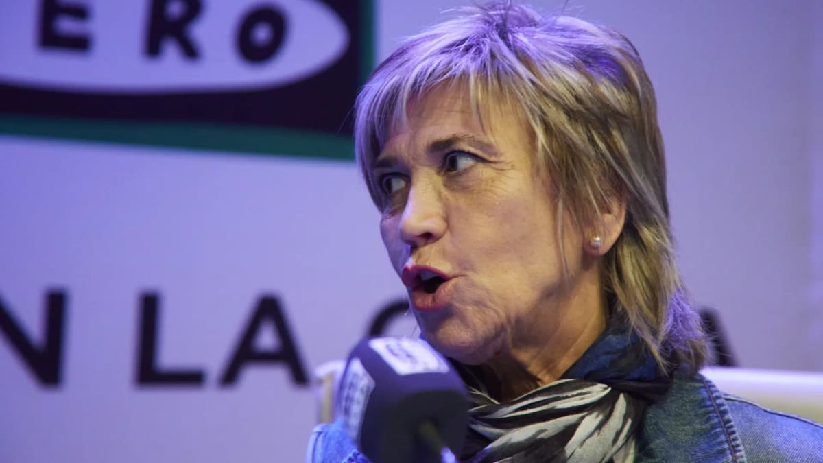 Julia Otero durante una intervención ante los medios