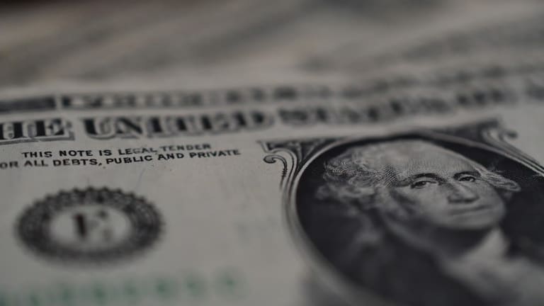 Financial market screen reflecting U.S. dollar positioning before inflation data